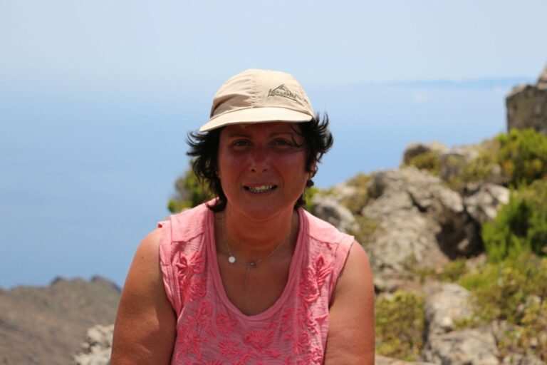 Photo de face de Nadine Laudier sur la page accueil